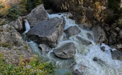L'infran, portage rive droite, gros chao de blocs siphonnants